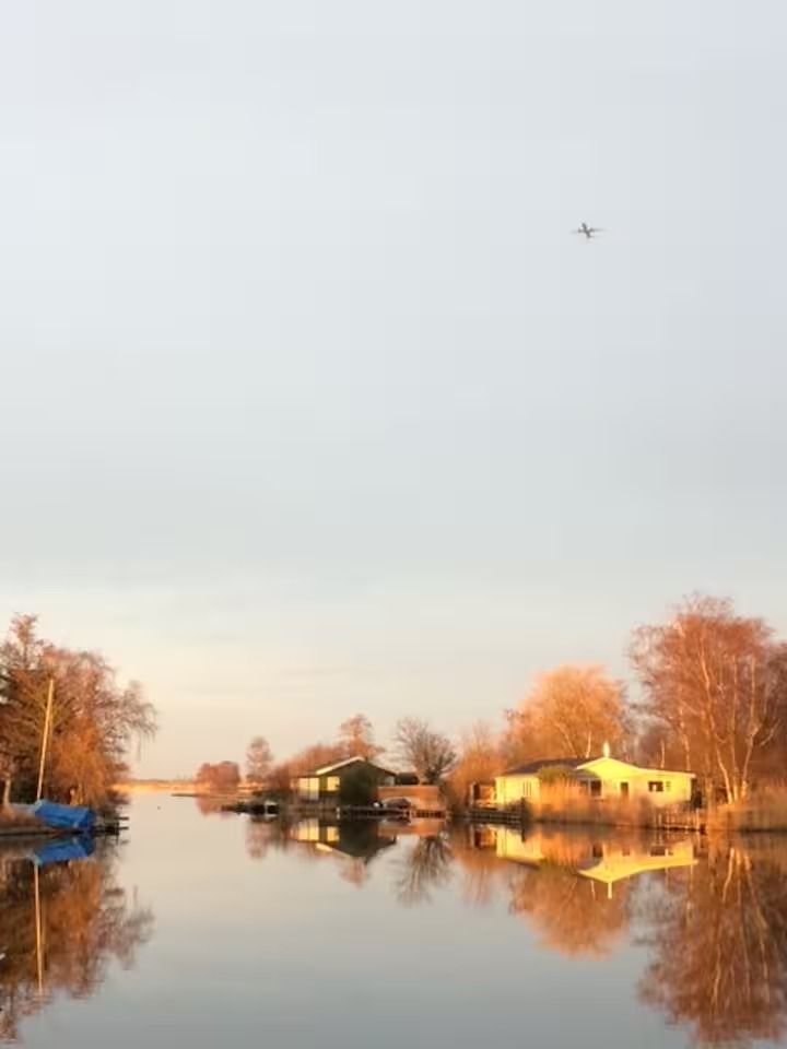 Het water rond het eiland